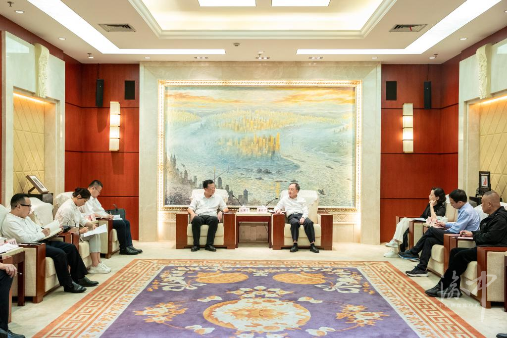 渝中区委书记黄茂军与新华社重庆分社社长陈国军一行座谈交流 同频